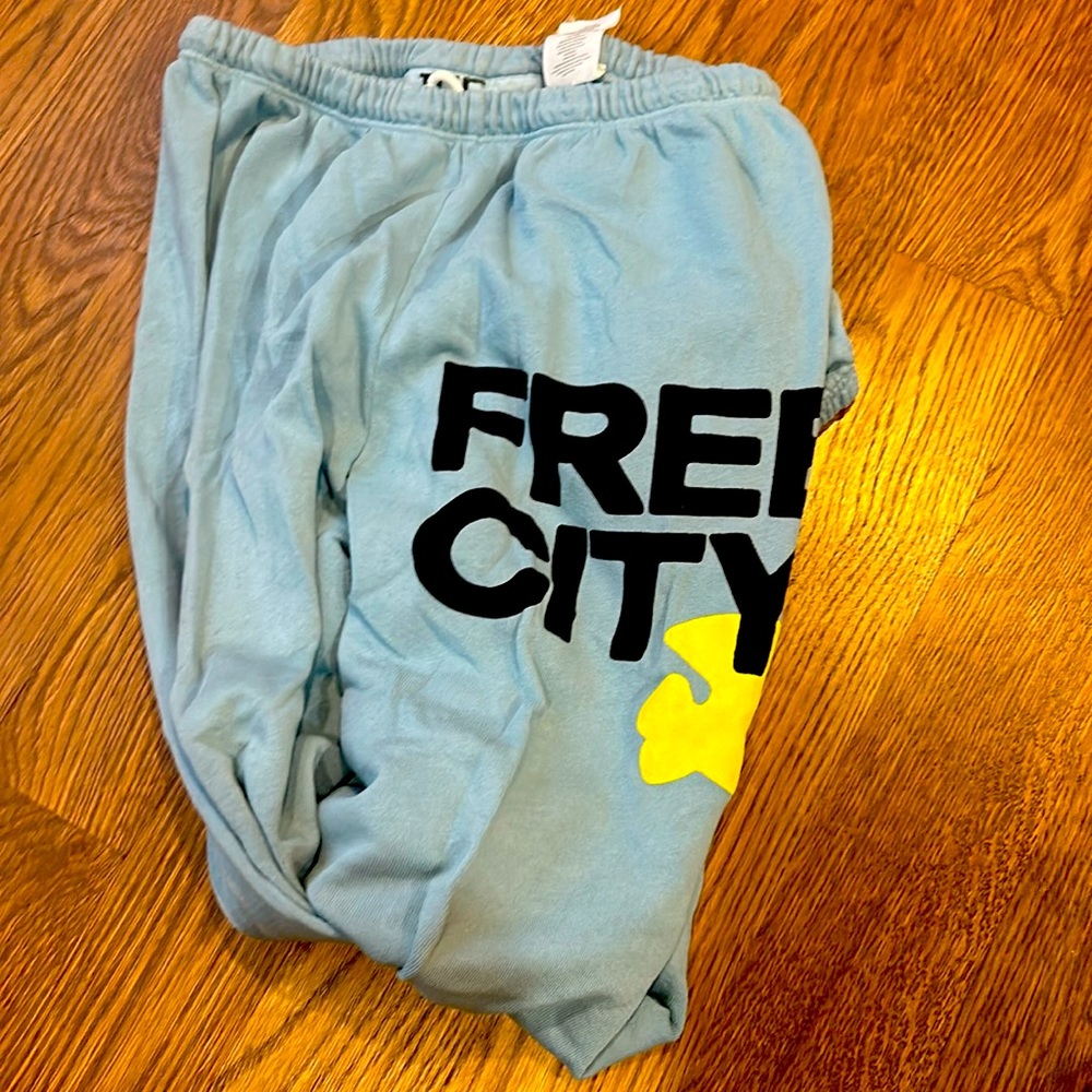 Freecity light blue sweatpants